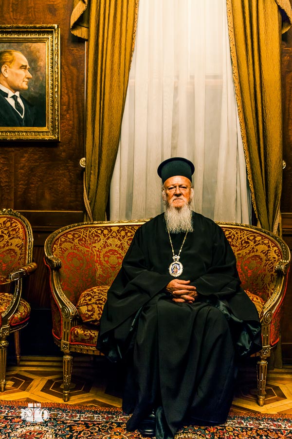 H Φωτογράφιση του Οικουμενικού Πατριάρχη Βαρθολομαίου Στο Φανάρι