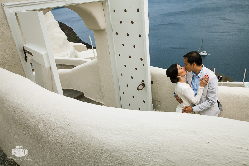 pre_wedding_photoshoot_Santorini_Oia_Greece 02